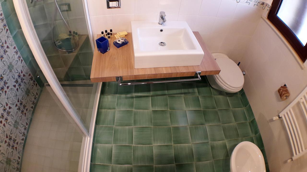 Bed and Breakfast La Cattedrale Dai Tetti Trani Exterior foto