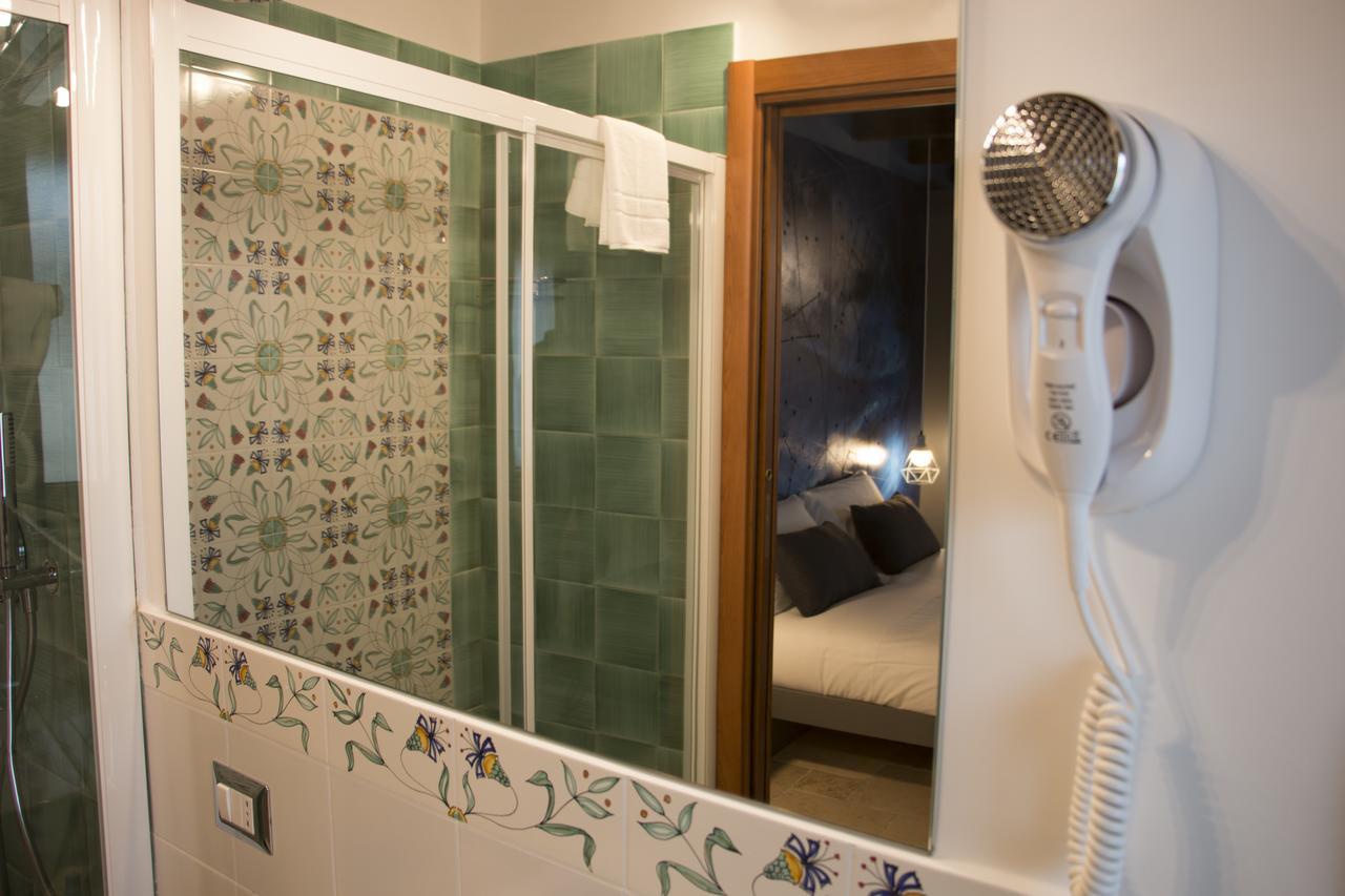 Bed and Breakfast La Cattedrale Dai Tetti Trani Exterior foto