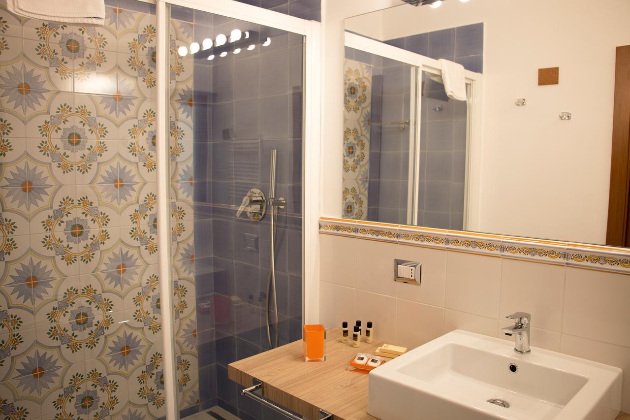 Bed and Breakfast La Cattedrale Dai Tetti Trani Exterior foto
