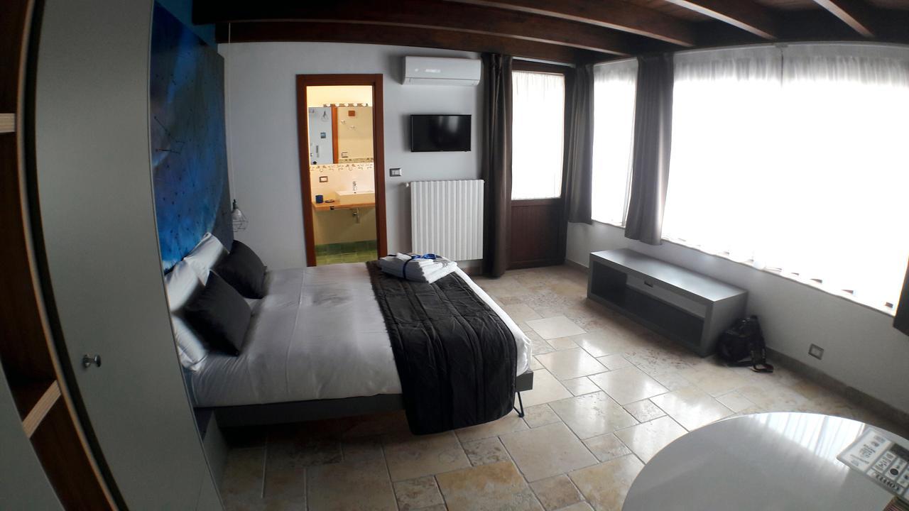 Bed and Breakfast La Cattedrale Dai Tetti Trani Exterior foto