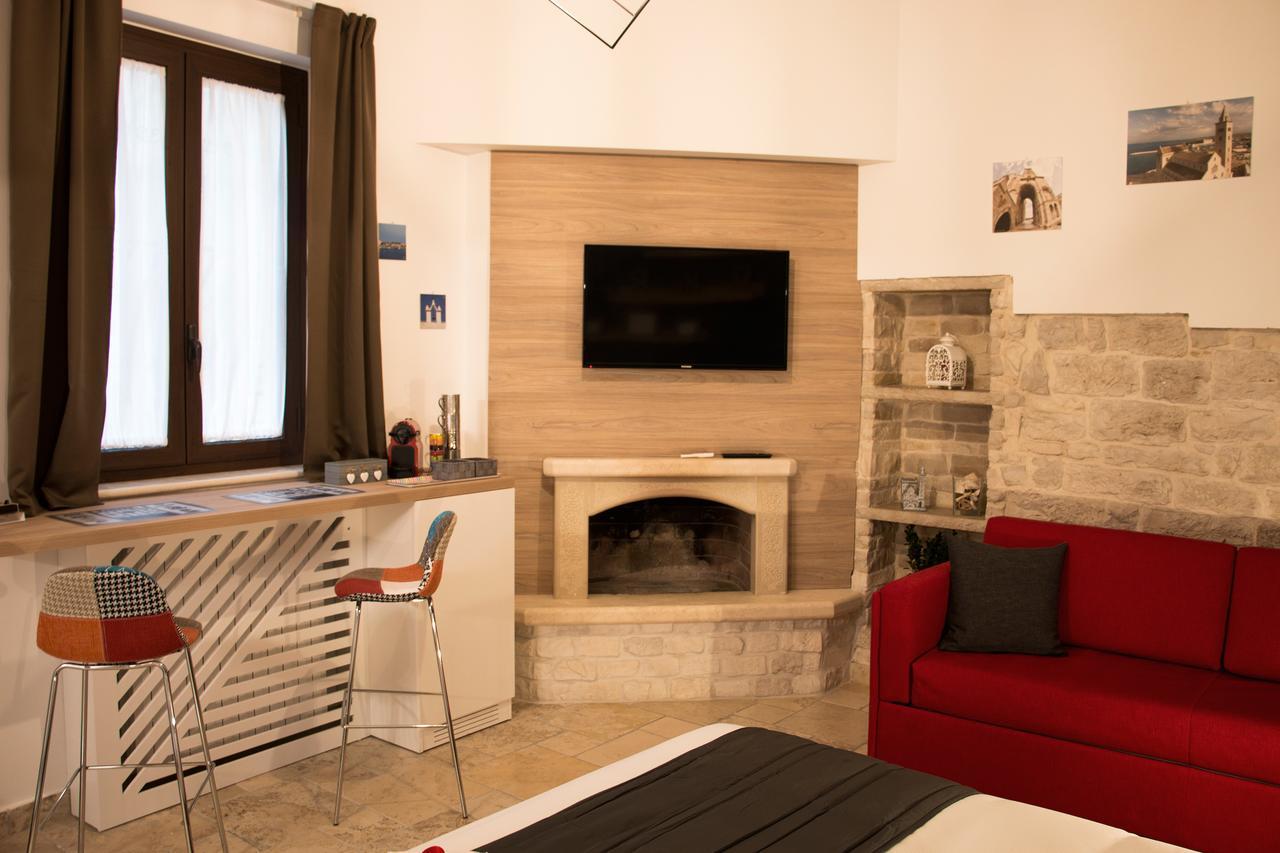 Bed and Breakfast La Cattedrale Dai Tetti Trani Exterior foto